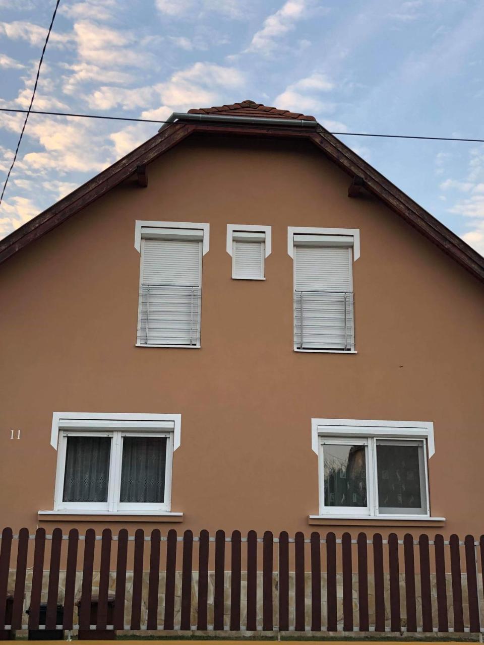 Kristaly Apartmanhaz Sárvár المظهر الخارجي الصورة